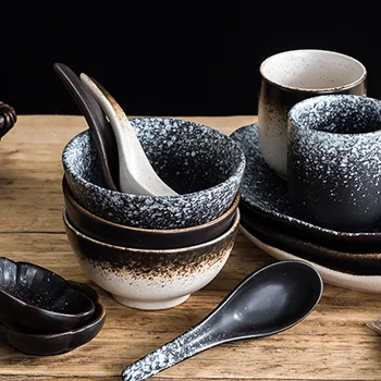 Japoniško stiliaus keramikos miltų, vieno asmens maistui vienam asmeniui nustatyti, dubenys, šaukštai, puodeliai, vakarienė plokštės keturis ar penkis hou