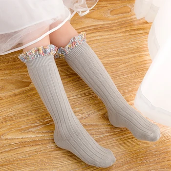 Naują Pavasario Vaikų mergaičių medvilnės šonkaulio gėlių apdaila kelio aukštos kojinės kūdikių mergaičių vidurio blauzdos kojinės vaikams mergaitėms įgulos kojinių mada