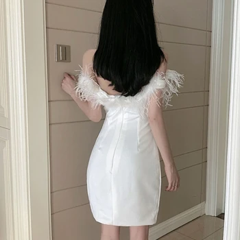 Promenadzie suknelė naują atvykimo off peties plunksnų 2022 white satin backless trumpas kokteilių suknelės mini vakaro suknelių mados