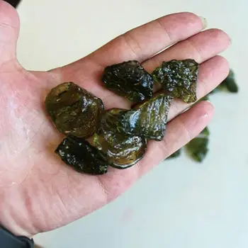 Natūralus Žalias Perlas Moldavite Meteoritas Karoliai Poveikio Megztinis Formos Pakabukas Atsitiktiniai Čekijos Grandinės Karoliai, Stiklas