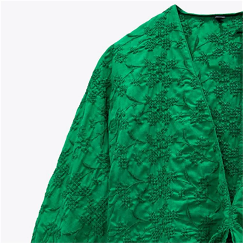 ZA Europos ir Amerikos stiliaus 2021 m. vasarą naujas universalus V-kaklo, trumpas moterų drabužiai žalia mazgas išsiuvinėti marškiniai viršų 2