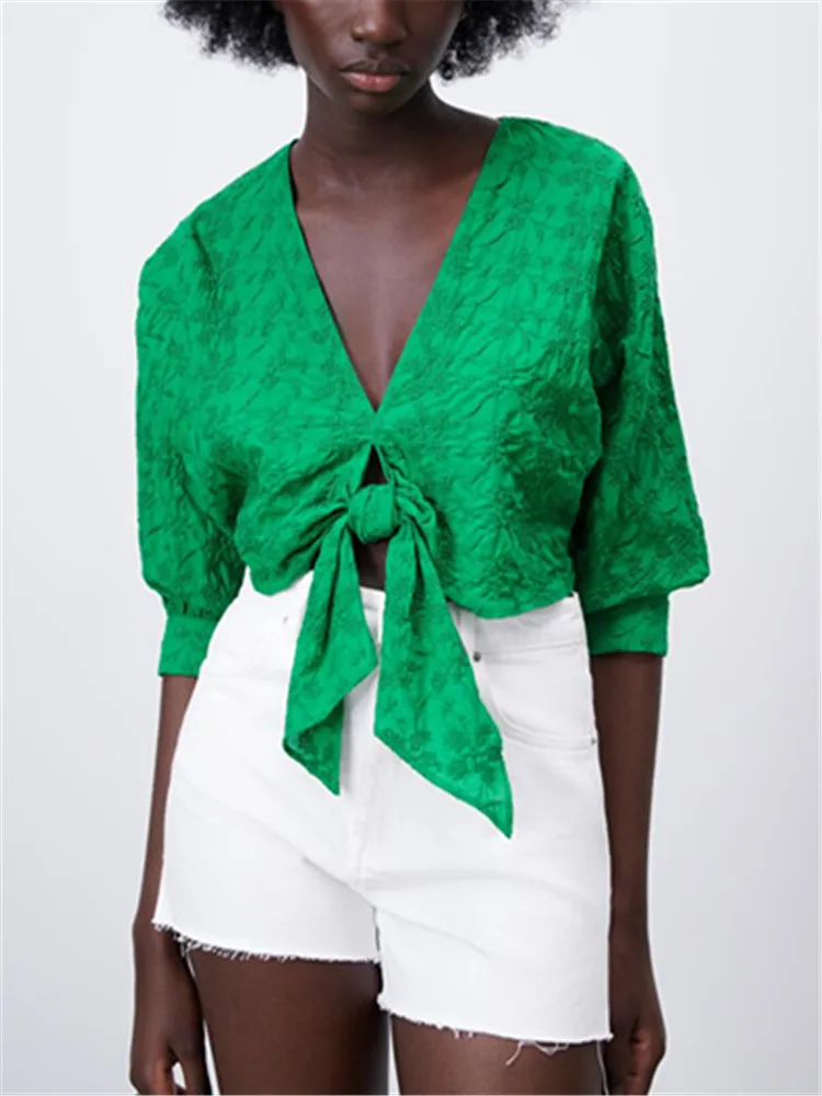 ZA Europos ir Amerikos stiliaus 2021 m. vasarą naujas universalus V-kaklo, trumpas moterų drabužiai žalia mazgas išsiuvinėti marškiniai viršų 3