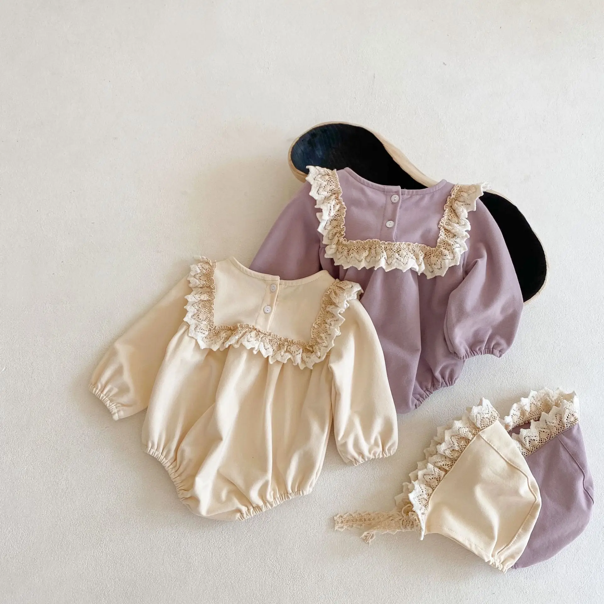 2021 m. pavasarį mergina kūdikių Siamo Romper nėrinių ilgomis rankovėmis trikampis laipiojimo drabužius siųsti bžūp kūdikių drabužiai mergaitėms 2