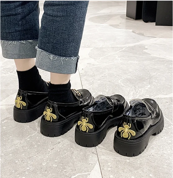 Britų stiliaus mažas odos batai moterims, batai rudenį 2021 naujų mažų bičių horsebit sagtis platforma platforma vieną batai mokasīni 1