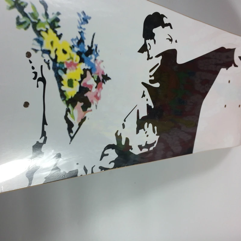 Banksy Skateboard Deck Mesti Gėlės Berniukas Baltos Spalvos Klevo Riedlentė Šiuolaikinės Kolekcionuojamų Baldai Riedlentė 3