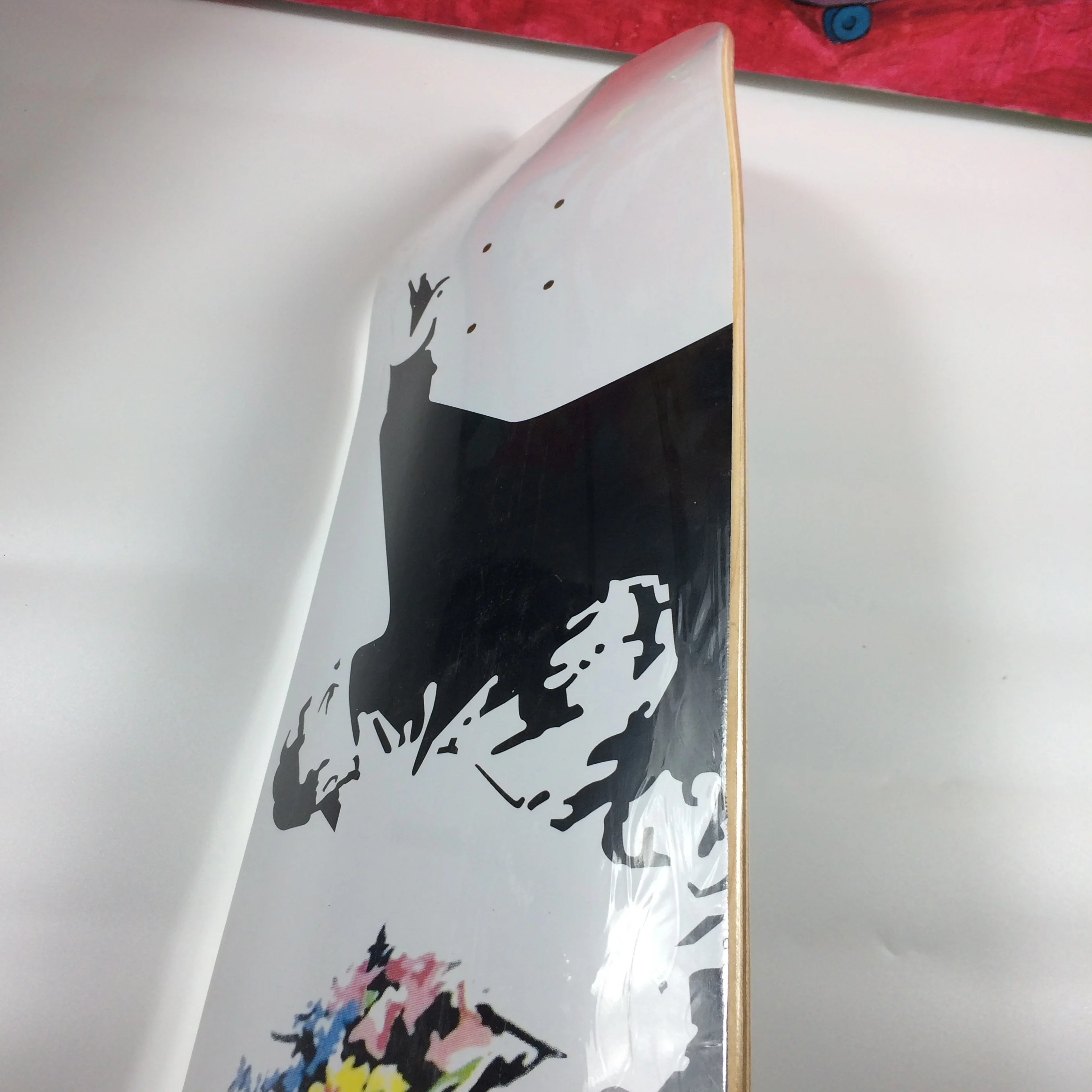 Banksy Skateboard Deck Mesti Gėlės Berniukas Baltos Spalvos Klevo Riedlentė Šiuolaikinės Kolekcionuojamų Baldai Riedlentė 5